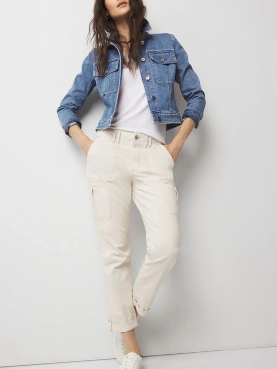 White House Black Market Pants - White House Black Market Cropped Cargo Ankle Pants in Cream SZ 00